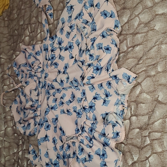 Romper - Picture 2 of 5